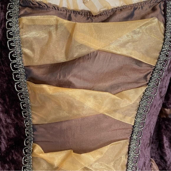 Period custom dress - Picture 8 of 12